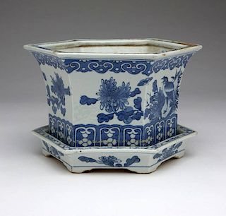 A Chinese blue and white porcelain jardiniere
