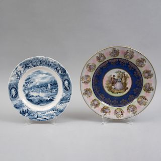 Lote de platos decorativos. Alemania Occidental e Inglaterra, siglo XX. Uno elaborado en porcelana Gloria. Piezas: 2
