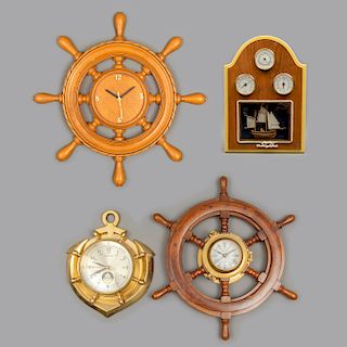 Lote de relojes de pared y barómetro. Siglo XX. Elaborados en madera, metal dorado y latón. Consta de: Barómetro y 3 relojes de pared.
