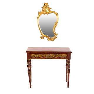 Mesa consola con espejo. Siglo XX. En talla de madera y madera dorada. 70 x 82 x 42 cm y 93 x 52 x 3 cm.