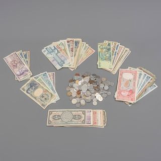 Colección de numismática y billetes antiguos. Diferentes países y denominaciones. SXX. En diferentes metales y papel moneda.