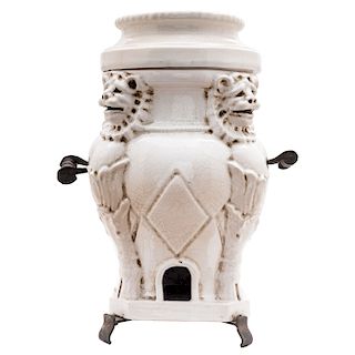 ANTIQUE CENSER. CHINA, EARLY 19TH CENTURY. White porcelain with copper lining on the inside. Flanking supports. 