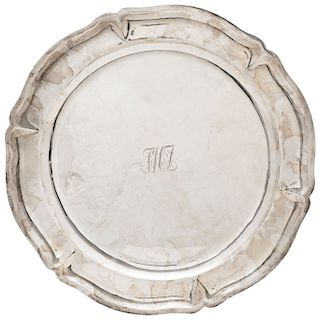 SALVER. MEXICO, 20TH CENTURY. CONQUISTADOR Sterling silver, 0.925. Circular design with lobed edge. Includes “FHZ” monogram.