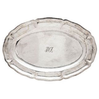 PAIR OF SALVERS. MEXICO, 20TH CENTURY. CONQUISTADOR Sterling silver, 0.925. Oval design with lobed Edge. Includes “FHZ” monogram.