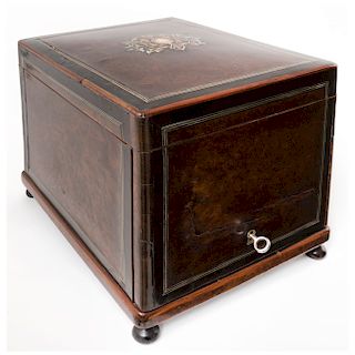 CIGAR BOX. FRANCE, 20TH CENTURY. Veneered maple wood with golden metal incrustations. 
