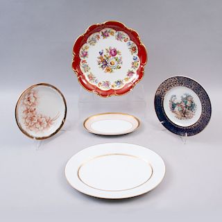 Lote de platos decorativos. México, Inglaterra, Japón y Alemania, siglo XX. Elaborados en porcelana y uno en semiporcelana. Pz: 5