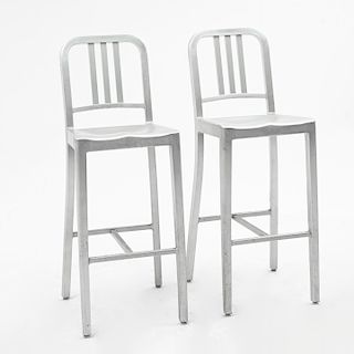 Par de sillas para barra. De la marca Design Within Reach. Elaboradas en acero inoxidable color blanco. Piezas: 2