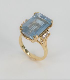 14 Karat Ring, set with emerald cut aquamarine flanked by three round brilliant cut diamonds on either side. aquamarine approximate weight 9 carats, 1