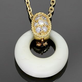 VAN CLEEF & ARPELS White Coral Diamond 18k Yellow Gold Pendant Necklace