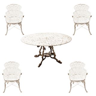 Juego de mesa de jardín con sillones. Elaborados en hierro colado. Decorados con calados, roleos y motivos orgánicos. Piezas: 7