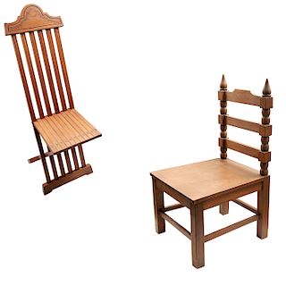 Lote de sillas. Elaboradas en madera. Decorados con torneados y acanalados. Piezas: 2