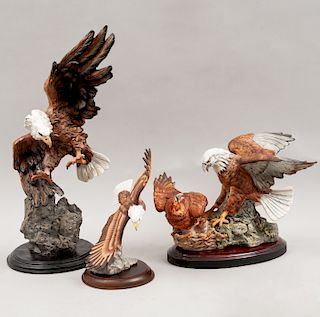 Lote de águilas decorativas. Japón, siglo XX. Elaboradas en porcelana Royal Crown, Lefton y en pasta policromada. Pz: 3