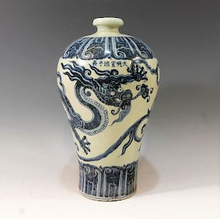 CHINESE ANTIQUE BLUE WHITE DRAGON MEIPING VASE - XUANDE MARK