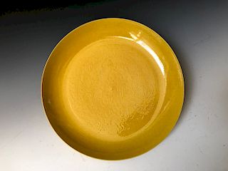 A CHINESE ANTIQUE YOLLOW DRAGON GLAZED PLATE , MARKED