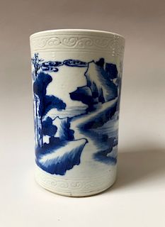 A CHINESE ANTIQUE BLUE AND WHITE BRUSH POT,19C