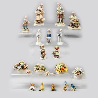 Lote de 19 figuras decorativas. Diferentes orígenes. SXX. Una diseñada por Tiziano Galli. En porcelana, cerámica y pasta.