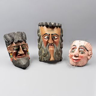 Lote de 3 máscaras. México. Siglo XX. Diseños antropomorfos. Elaboradas en madera policromada. 32 x 20 x 13 cm. (mayor)