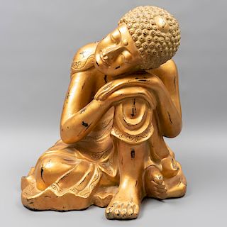 Príncipe Siddharta Gautama (Buda). Origen oriental. SXX. Elaborado en resina. Decorado con esmalte dorado. 39 x 35 x 33 cm.