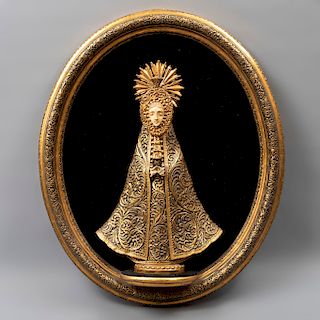 H. Cortés. "Virgen de la Soledad". México. Firmada y fechada 1971. En madera dorada y policromada. Marco con peana. 57 x 48 x 15 cm.