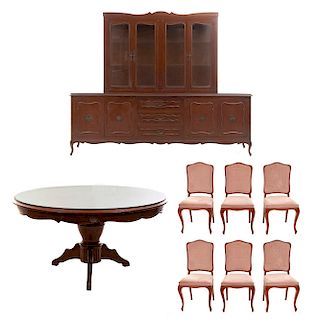 Comedor. Siglo XX. En talla de madera. Consta de: Mesa con cubierta circular de cristal, 6 sillas y vitrina. 182 x 240 x 42 cm. (mayor)