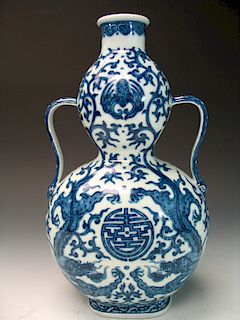 Chinese Blue and White Porcelain Vase, Qianlong Mark.