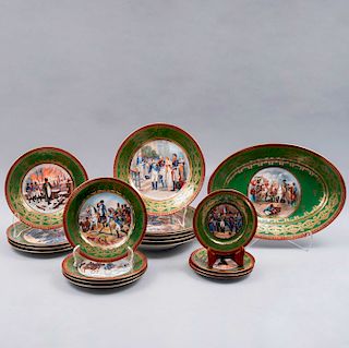 Juego de platos y charola napoleónicos. Italia, siglo XX. Estilo Imperial. Elaborado en porcelana CUZZI & Co. VENEZIA. Pz: 19