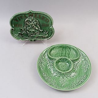 Botanero con 3 depósitos y placa conmemorativa del Bicentenario de México. Elaborados en cerámica verde vidriada. Piezas: 2