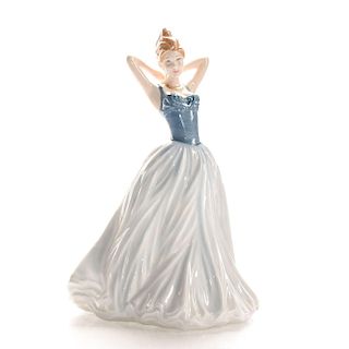 ROYAL DOULTON FIGURINE, FINISHING TOUCH HN4329