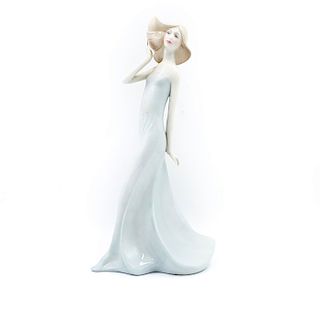 ROYAL DOULTON FIGURINE, WINDSWEPT HN3027, REFLECTIONS