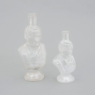 Juego de candeleros. México, siglo XX. Elaborados en vidrio prensado en forma de busto masculino. Piezas: 2