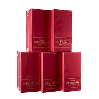 Hennessy Napoléon. Red book edition. Silver top. Cognac. Francia. En estuche. Piezas: 5.