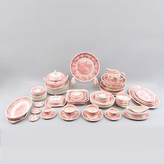 Servicio de vajilla. Alemania, años 50. Elaborada en porcelana Villeroy & Boch Burgerland rosa. Piezas: 172