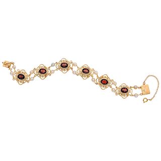 GARNETS AND CULTURED PEARLS WRISTBAND. 14K YELLOW GOLD