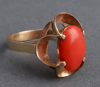 14K Gold Oval Coral Ring
