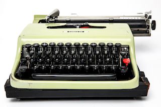 Olivetti Lettera 22 Vintage Typewriter