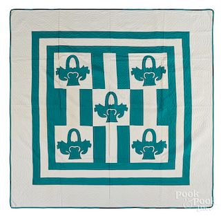 Green and white baskets quilt