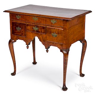 New England Queen Anne tiger maple dressing table
