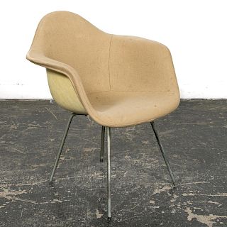 Eames Herman Miller White Fiberglass Shell Chair