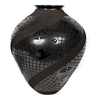 Esperanza Tina, Large Pottery Blackware Vase