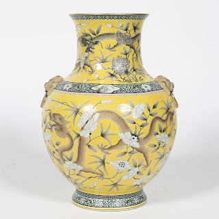Chinese Qing Famille Juane Haitangzun Vase