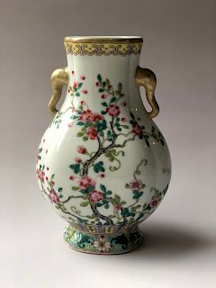 A CHINESE FAMILLE-ROSE VASE, MARKED.