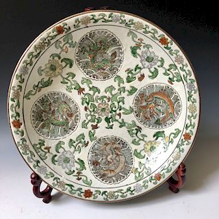 FINE LARGE CHINESE ANTIQUE FAMILLE ROSE DRAGON PORCELAIN  CHARGER. TONGZI MARK, 19C