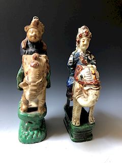 A PAIR OF CHINESE ANTIQUE PEOPIE AND ELEPHANT FIGURES