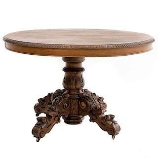 Mesa pedestal. Francia. SXX. Estilo Enrique II. En madera de roble. Con cubierta oval y sistema de extensiones. 70 x 114 x 102 cm.