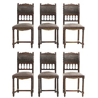 Lote de 6 sillas. Francia. Siglo XX. Estilo Enrique II. En talla de madera de nogal. Tapicería tipo piel color marrón.
