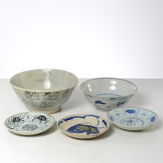 Group (5) Chinese Swatow porcelains