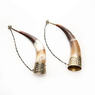 2 DRINKING HORN WITH WINERY VINES DECOR