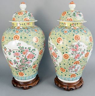 Large pair of Famille Rose covered baluster jars, 19th/20th century, late Qing early Republic, in classic Qianlong shape with swelling base, beautiful