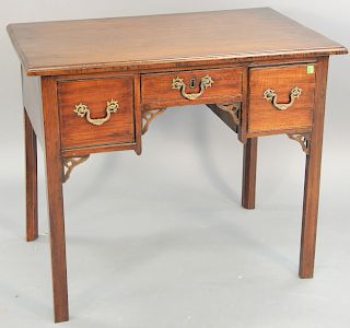 George III mahogany dressing table, with three drawers, 18th century, ht. 27 in., top 19 x 32 in.