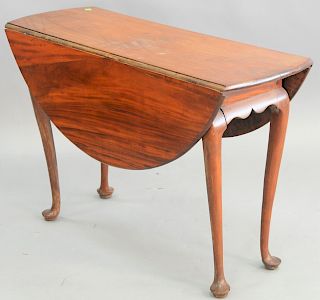 Queen Anne mahogany drop leaf table, on cabriole legs ending in pad feet, 18th century, ht. 27 1/2 in., top open 42 in., top closed 14 x 42 in.